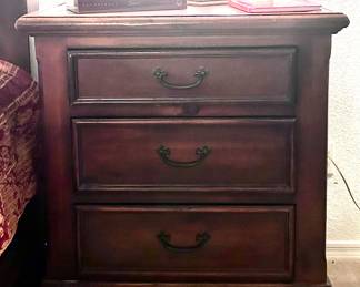 Wood bedside table with 3-tier drawers 