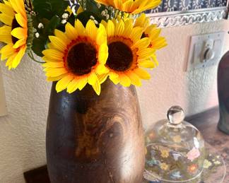 Sun flower in vase decor 