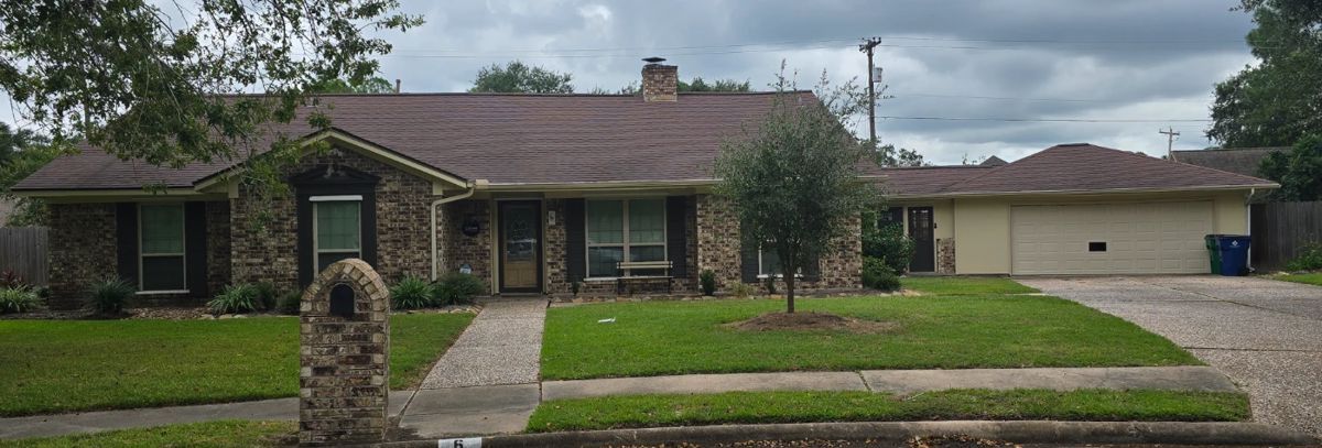 Beautiful Home and Yard! Everything is Very Clean and in Great Shape!!