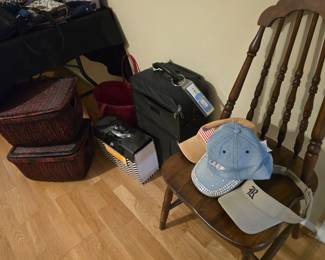 Suitcase - Single Chair - Caps 