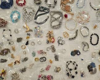 Ladies Jewelry (Several Vintage Pieces)