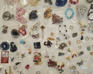 Ladies Jewelry (Several Vintage Pieces)