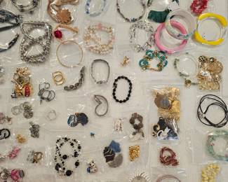 Ladies Jewelry (Several Vintage Pieces)