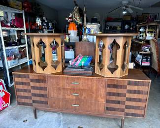 Kroehler  Mid Century Furniture - Dresser with Mirror 