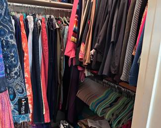 Large selection of Women’s Clothing - Mostly Size XXL