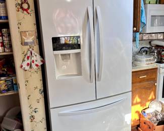 Refrigerator 