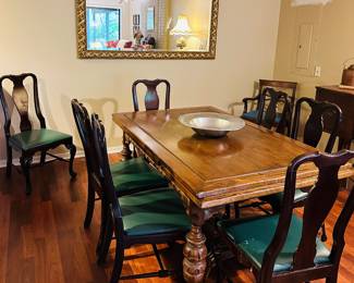 Fantastic wood table , ends lift up and extend the table