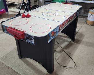Air Hockey Table ,Turns On Missing Puck