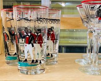 Vintage Libby Pickwick Dickens Men in Tavern Set of  Red Rimmed Glasses.