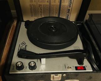 Hamilton Model 910 4 Speed Vintage Travel Record Player 