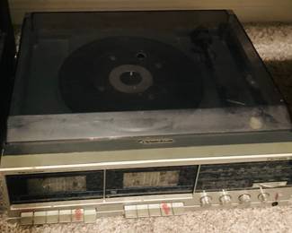 Vintage Realistic Tuner/Turntable/Cassette.
