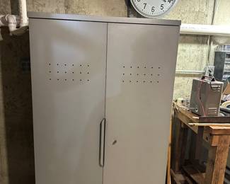 Metal storage cabinet 