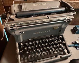 UNDERWOOD typewriter