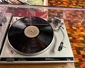 TECHNICS TURN TABLE