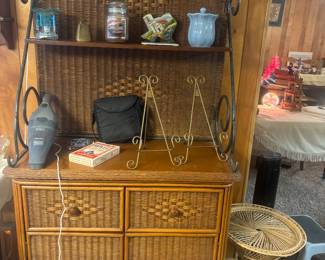 Wicker and metal items 