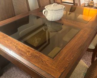 Table w 6 padded chairs and lattice backs 