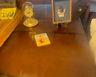 Wood drop down leaf table 