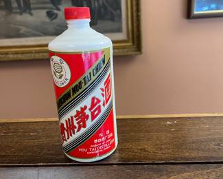 A souvenir of the Nixon /China trip in 1972. CHINESE KWEICHOW MOUTAI 贵州茅台酒 LIQUOR 500ml, 1972 Kweichow Mou-Tai Chiew unopened.