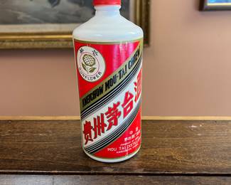 A souvenir of the Nixon / China trip in 1972. CHINESE KWEICHOW MOUTAI 贵州茅台酒 LIQUOR 500ml, 1972 Kweichow Mou-Tai Chiew unopened.