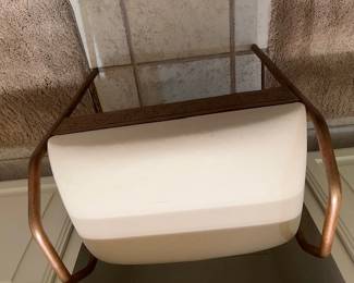 Dressing chair with metal