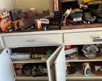 Many tools and electric tool items