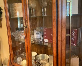 Lighted hutch with crystal and other deco