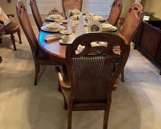 Dining table with 2 leaves and (8) chairs