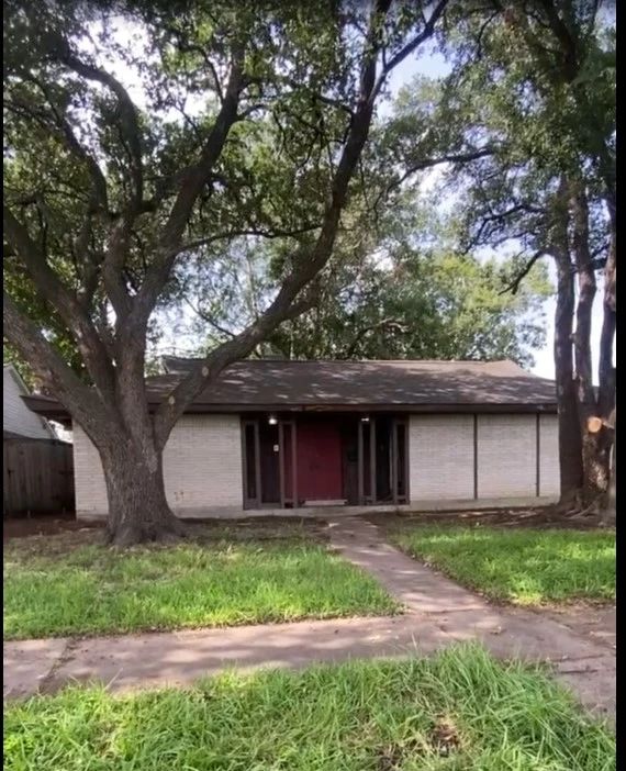 5446 Loch Lomond Dr.