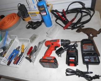 Black & Decker Drill       3 batteries 2 chargers
