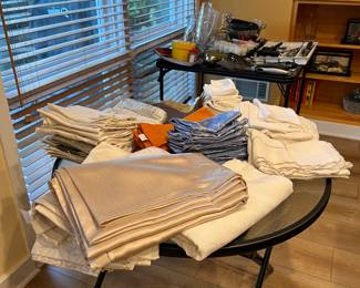 Table cloths and linen napkins
