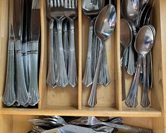 Flatware set