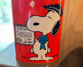 Snoopy Refuse Can