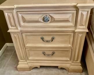Thomasville Costa Blanca Nightstand