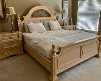 Thomasville Costa Blanca King Bed
