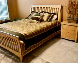 Thomasville Queen Sleigh Bed with Silver Top Rail Accents