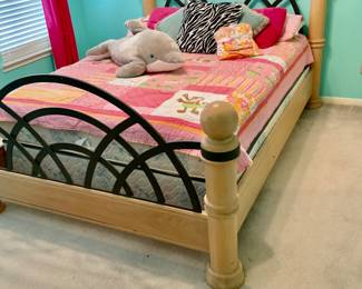 Thomasville Queen Bed