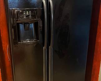 Maytag plus working icemaker and water dispenser on front door
