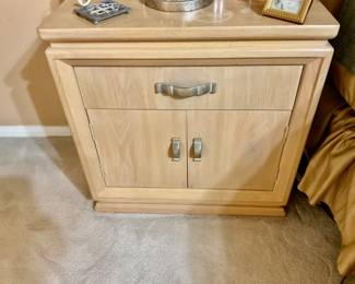Thomasville Stone Terrace Solid Whitewashed Oak a Pair of Nightstands