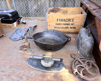 PRIMITIVES & CAST IRON. SURVEYOR TOOL
