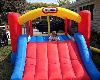 LITTLE TIKES BOUNCE HOUSE