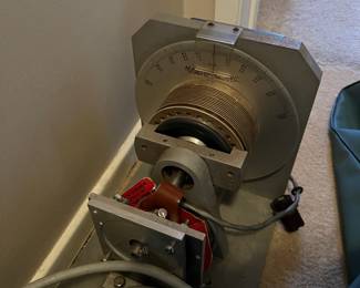 Vintage electronic test equipment: signal generators, oscilloscopes, dmms, power supplies, etc.