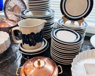 Arabia of Finland Anemone Blue dish set, 12 piece setting / Copper lidded pot