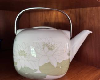 Vintage Rosenthal Studio Line Soumi Porcelain Teapot, Timo Sarpaneva design / Price: 