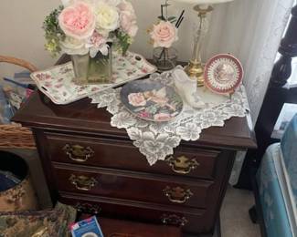 Cherry finish bedroom set, this is the night stand
