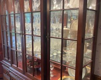 Pennsylvania House dining room set, includes beautiful cabinet