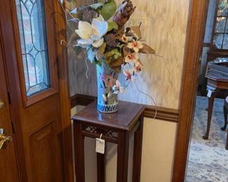 Wonderful stand, silk flower arrangement