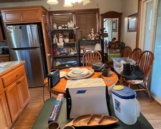 Lots of Kitchen items!