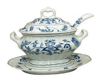 1001 Blue Danube Soup Tureen with Ladel 110.00