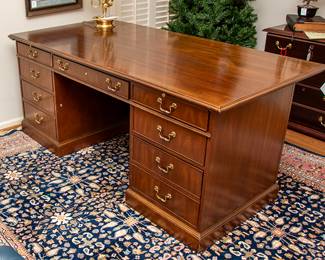 1026c Large Executive Desk