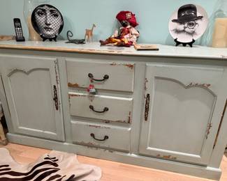 Distressed Chest of Drawers